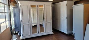 Kledingkasten, slaapkamerkast, brocante garderobe linnenkast beschikbaar voor biedingen