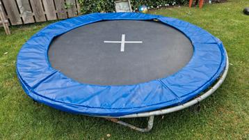 Trampoline om in te graven. beschikbaar voor biedingen