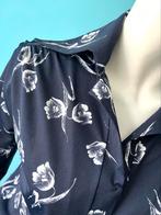 Vintage donkerblauwe blouse met bloem maat 38, Kleding | Dames, Blouses en Tunieken, Maat 38/40 (M), Vintage, Gedragen, Verzenden