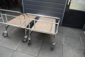 2 dezelfde magazijnwagens plateaukar altijd binnen gebruikt. beschikbaar voor biedingen