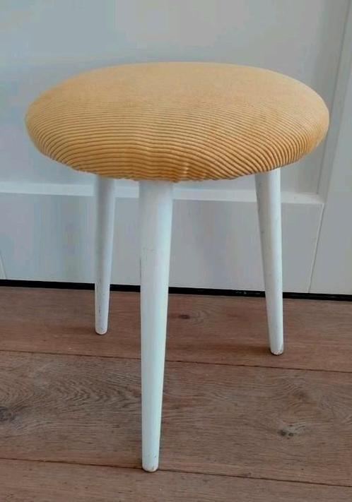 vintage kruk plantentafeltje krukje okergeel geel, Huis en Inrichting, Krukjes, Gebruikt, Ophalen of Verzenden
