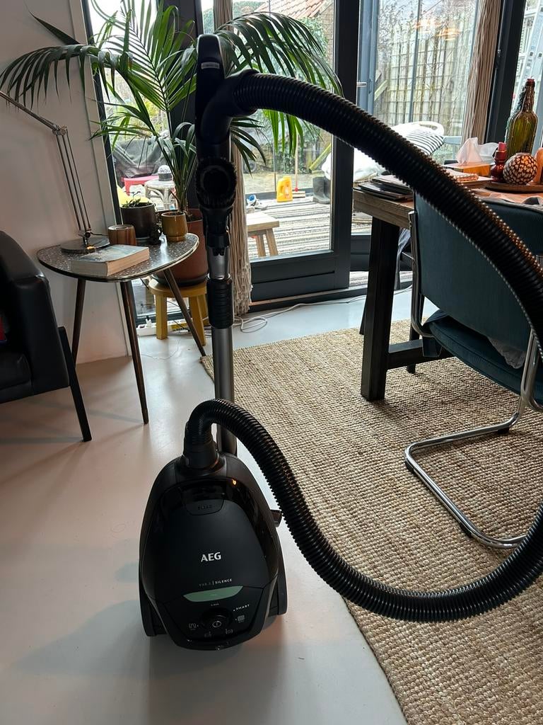 AEG VX82 silence stofzuiger, Stofzak, Gebruikt, Stofzuiger, Ophalen of Verzenden