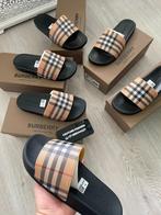 Burberry slippers, Ophalen of Verzenden, Nieuw, Zwart, Slippers