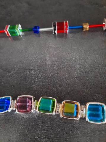 Ketting met kleurrijke stenen beschikbaar voor biedingen