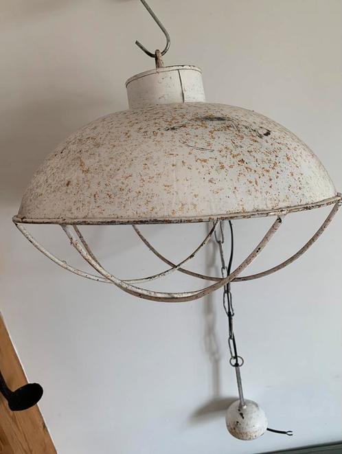 Stoere industriële hanglamp met korf (en deukje), Huis en Inrichting, Lampen | Hanglampen, Zo goed als nieuw, Minder dan 50 cm