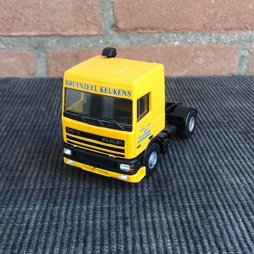 1:50 LION CAR DAF 95 400  ‘BRUYNZEEL KEUKENS’, Hobby en Vrije tijd, Modelauto's | 1:50, Zo goed als nieuw, Bus of Vrachtwagen