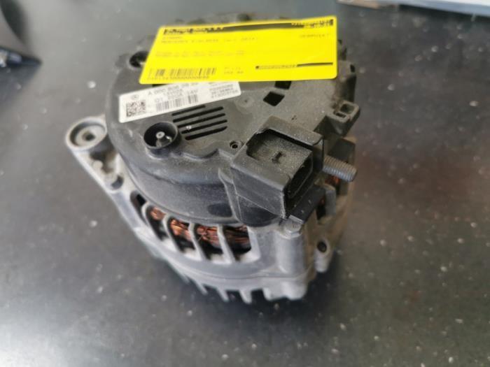 Dynamo van een Mercedes E-Klasse, Auto-onderdelen, Motor en Toebehoren, Mercedes-Benz, Gebruikt, 3 maanden garantie, Ophalen of Verzenden