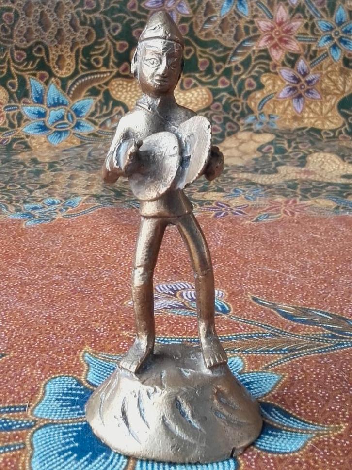 Mooi oud brons beeldje uit India van man met simbalen 9,8 cm, Antiek en Kunst, Kunst | Niet-Westerse kunst, Ophalen of Verzenden