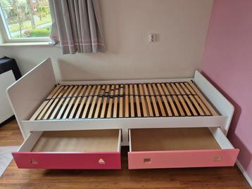 Kinderkamer bed en kledingkast  beschikbaar voor biedingen