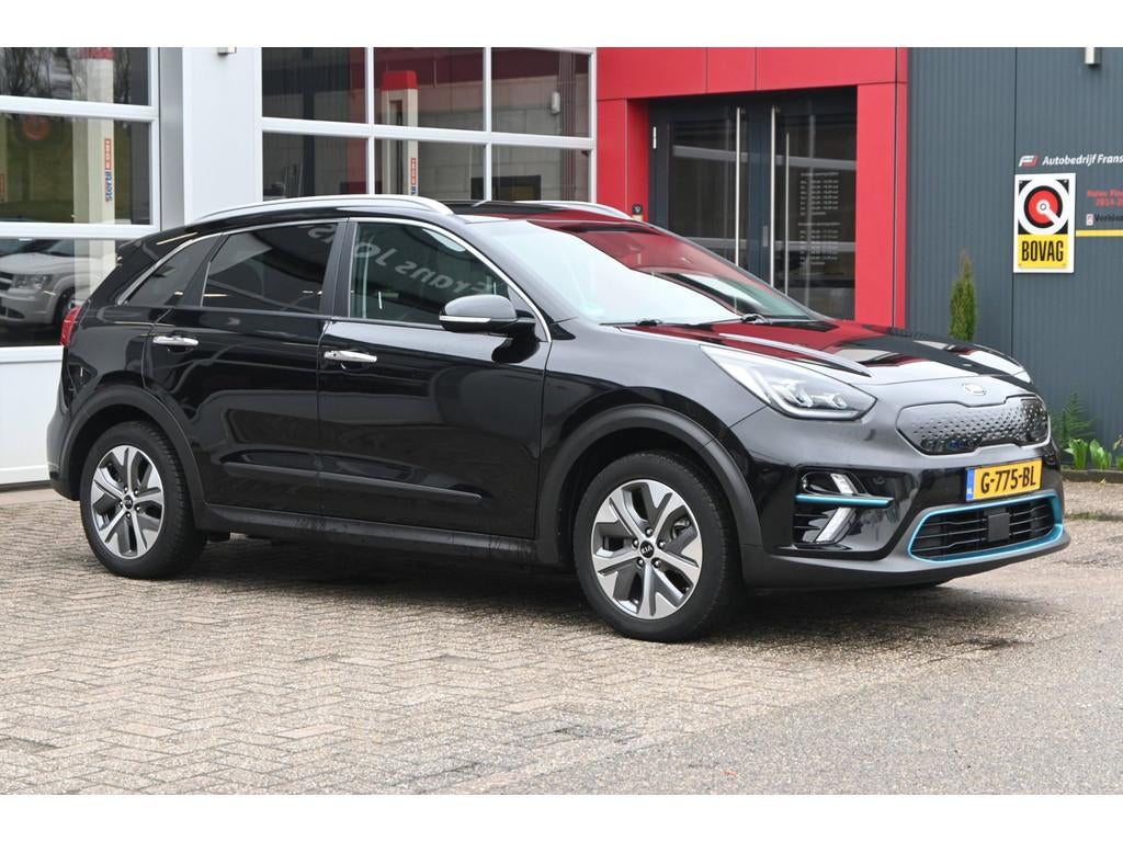 Kia E-Niro ExecutiveLine 64 kWh | Stuur en Stoelverwarming +, Gebruikt, Zwart, 1712 kg, 174 min