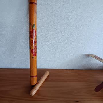 Breinaalden en haaknaalden koker van hout, vintage beschikbaar voor biedingen