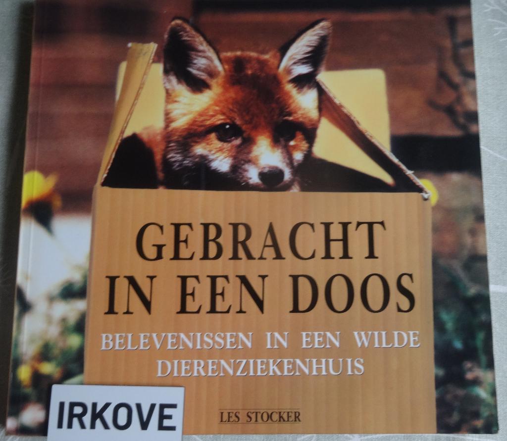 GEBRACHT IN EEN DOOS * WILDE DIEREN ZIEKENHUIS * Les Stolker, Verzenden, Zo goed als nieuw, Overige diersoorten, Les Stolker