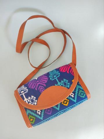 Kleurig en vrolijk handtasje met print
