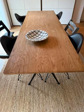 HAY pyramid eetkamertafel 250x85 beschikbaar voor biedingen