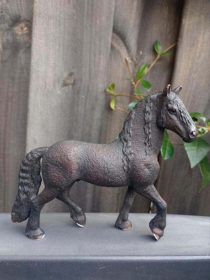 Schleich Friese hengst 13667, Verzamelen, Dierenverzamelingen, Zo goed als nieuw, Beeldje of Figuurtje, Paard, Ophalen of Verzenden