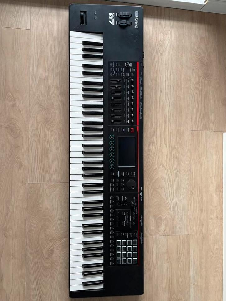 Roland Fantom 07, Muziek en Instrumenten, Keyboards, Zo goed als nieuw, 76 toetsen, Roland, Aanslaggevoelig, Midi-aansluiting
