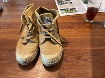 Te koop paar beige schoenen van Palladium, maat 39 beschikbaar voor biedingen
