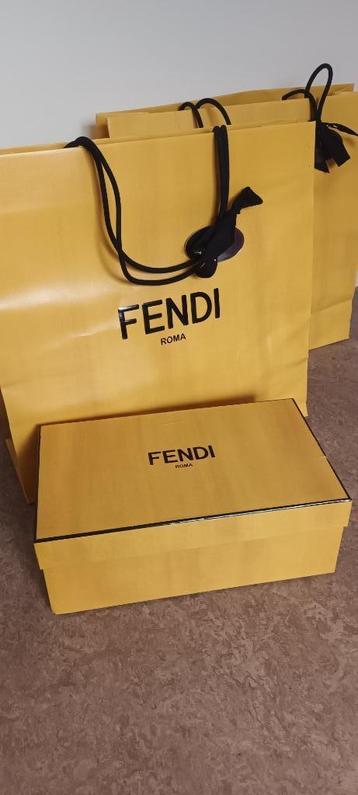 LEGE VERPAKKING van FENDI, Roma. 2 tassen en 1 doos. beschikbaar voor biedingen