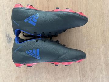 Voetbalschoenen maat 31 Adidas, zo goed als nieuw beschikbaar voor biedingen