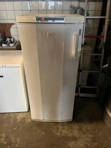 Aeg staande vriezer beschikbaar voor biedingen