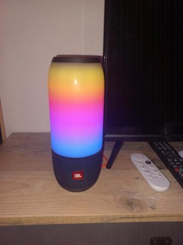 Jbl pulse 3  originele lader beschikbaar voor biedingen