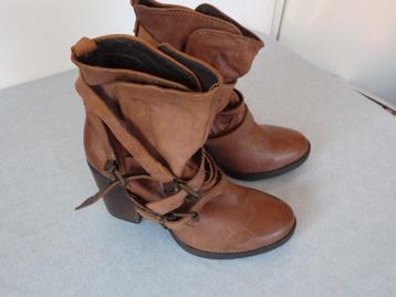  Mooie bruine cognackleur enkellaarsjes Steve Madden mt 38 beschikbaar voor biedingen