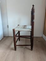 Oud houten kinderstoeltje met touw zitting, Huis en Inrichting, Stoelen, Ophalen, Gebruikt, Bruin, Vintage