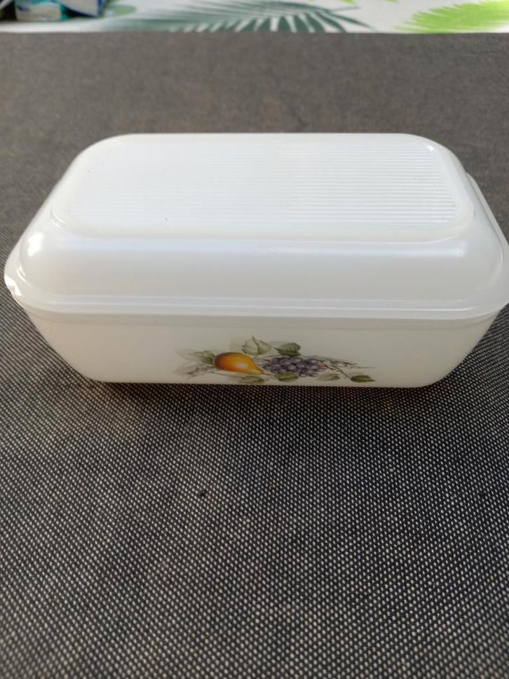 Arcopal melkglazen botervloot, jaren '70., Antiek en Kunst, Antiek | Woonaccessoires, Ophalen of Verzenden