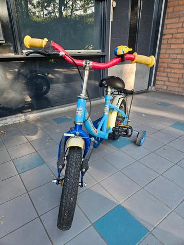 Kinderfiets met zijwieltjes beschikbaar voor biedingen