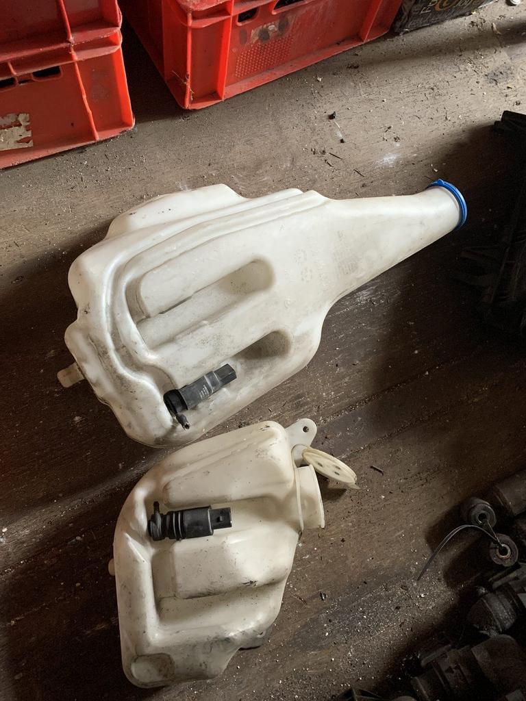 Mercedes-Benz Sprinter ruitensproeier reservoir, Auto-onderdelen, Ruiten en Toebehoren, Mercedes-Benz, Gebruikt, Ophalen of Verzenden