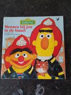 Mensen bij jou in de buurt. Sesamstraat, Ophalen of Verzenden, Gelezen