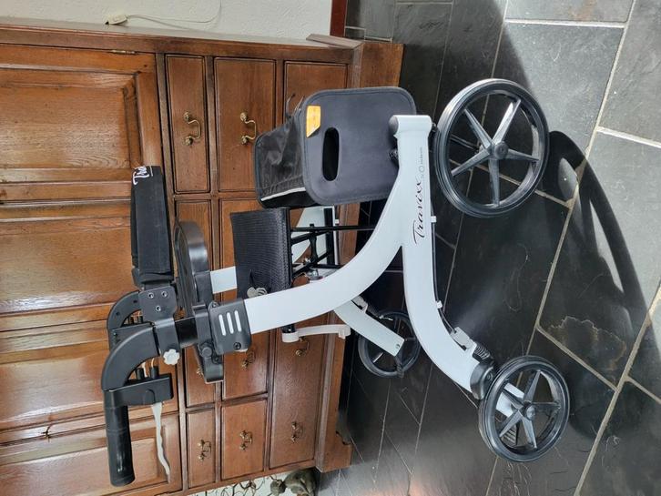 Mooie witte Travixx Classic rollator met dienblad, Diversen, Looprekken, Zo goed als nieuw, In hoogte verstelbaar, Lichtgewicht