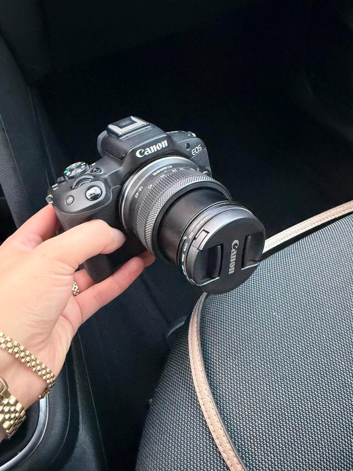 Canon EOS R50 - Zo goed als nieuw! Inclusief accessoires, Audio, Tv en Foto, Fotocamera's Digitaal, Zo goed als nieuw, Spiegelreflex