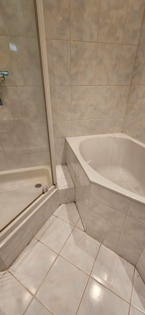 Complete badkamer,  bad, douche, wastafel,  toilet,  kranen, Huis en Inrichting, Badkamer | Complete badkamers, Gebruikt, Met bad