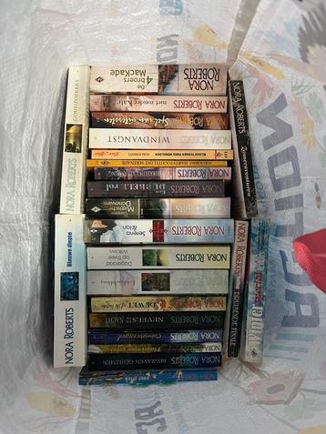 Boodschappentas vol Nora Roberts boekjes beschikbaar voor biedingen