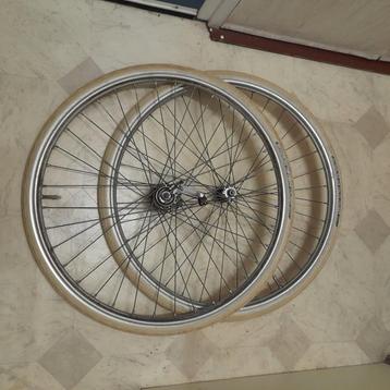 Set 26 Inch wielen Met Binnen en Buitenband 26 x 1.3/8 beschikbaar voor biedingen