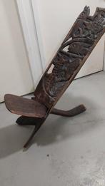 Afrikaanse houten stoel met snijwerk, Antiek en Kunst, Antiek | Meubels | Stoelen en Banken, Ophalen