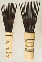 Afrikaanse Kam van bot / hout (251005-01en02) Prijs per stuk, Antiek en Kunst, Ophalen of Verzenden