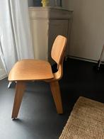 2 eetkamerstoelen.(DCW essen naturel), Huis en Inrichting, Ophalen, Gebruikt, Twee, Bruin