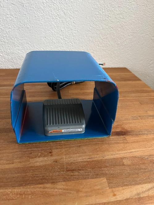 Suns Type 1 veiligheid voetschakelaar , pedaal ., Hobby en Vrije tijd, Elektronica-componenten, Nieuw, Ophalen of Verzenden