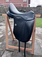 Bates dressuurzadel 18”, Dieren en Toebehoren, Ophalen of Verzenden, Zo goed als nieuw, Dressuur