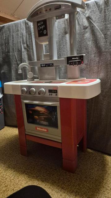 Miele Speelkeuken - Uren Speelplezier! beschikbaar voor biedingen