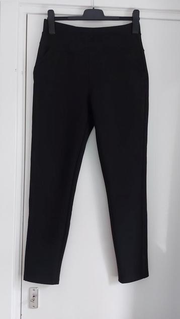 Zwarte broek 2 stuks maat 46 (stretch) beschikbaar voor biedingen