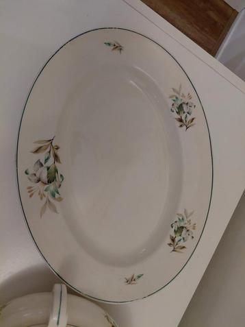 Oude Schaal en Terrine Set beschikbaar voor biedingen