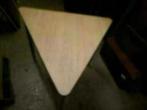 Driehoek tafeltjes 10 stuks aan elkaar te zetten op 1 wiel, Overige vormen, Gebruikt, Ophalen