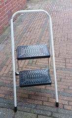 Huishoud trapje. Van metaal, Doe-het-zelf en Verbouw, Ladders en Trappen, Ophalen, Gebruikt, Minder dan 2 meter