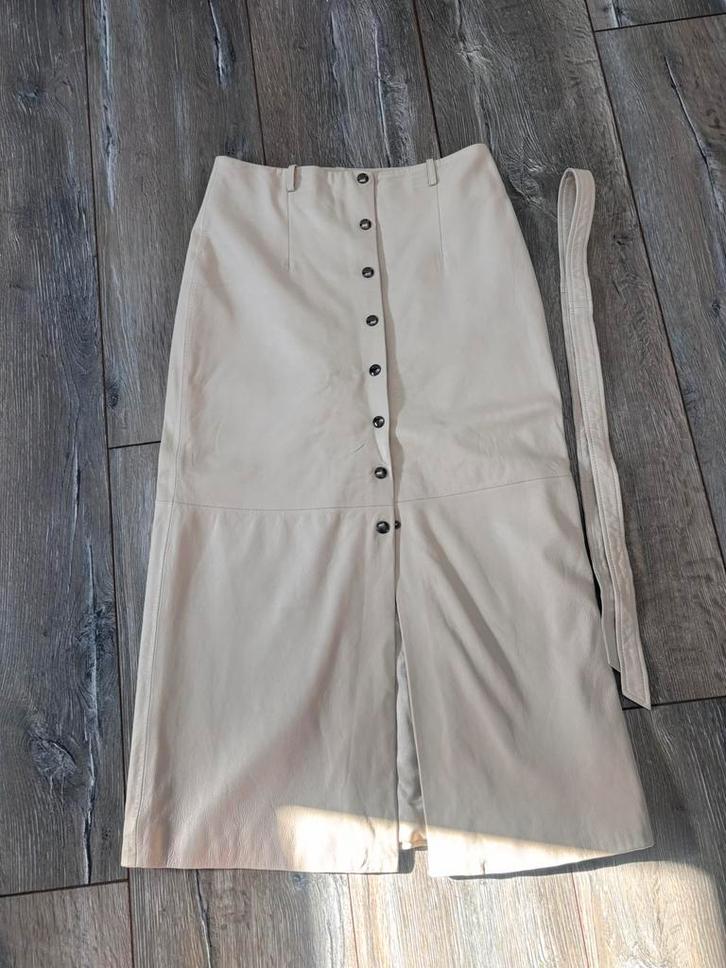 Prachtige echt leren rok van Studio AR, Kleding | Dames, Rokken, Zo goed als nieuw, Maat 36 (S), Beige, Boven de knie, Ophalen of Verzenden