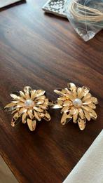 Gouden oorbellen bloem, Sieraden, Tassen en Uiterlijk, Broches, Ophalen of Verzenden, Zo goed als nieuw, Goud