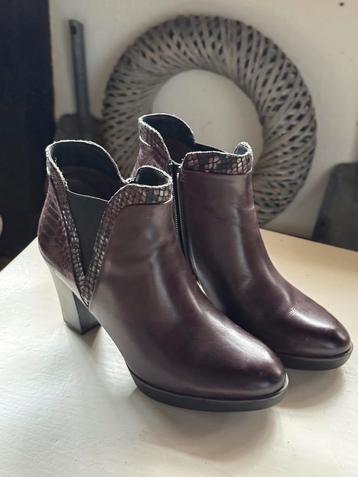 Dames laarsjes ,maat 38 ,in zeer goede staat beschikbaar voor biedingen