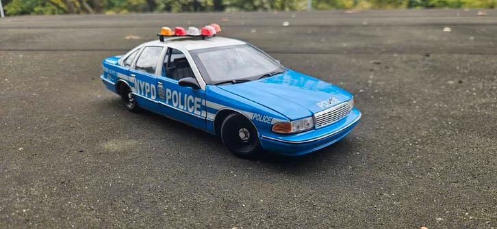 1:18 Chevrolet caprice New York Police car UT models, Hobby en Vrije tijd, Modelauto's | 1:18, Zo goed als nieuw, Auto, UT Models